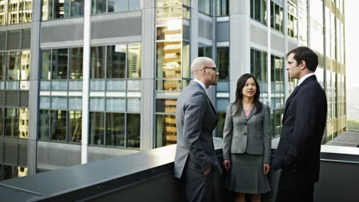 Business-Talk on the balcony of an office building