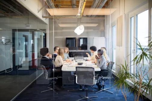 Meeting im Büro mit Arbeitskollegen