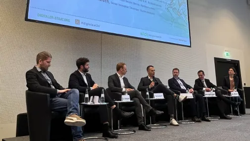 Ansicht vom Digitalen Staat 2024 mit Panelbesucher der Bundesdruckerei