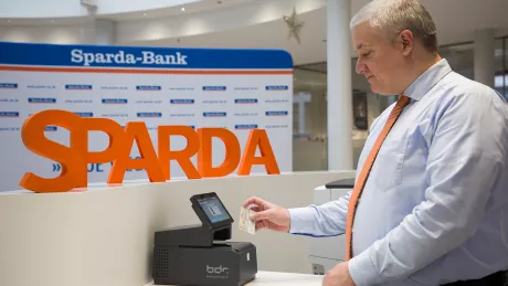 Bild von der Sparda-Bank und einem Visocore Gerät