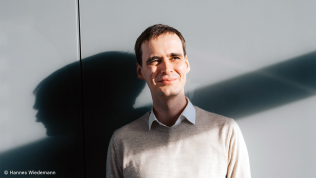 Portraitfoto von Dr. Eric Schulz, Max-Planck-Institut für biologische Kybernetik 