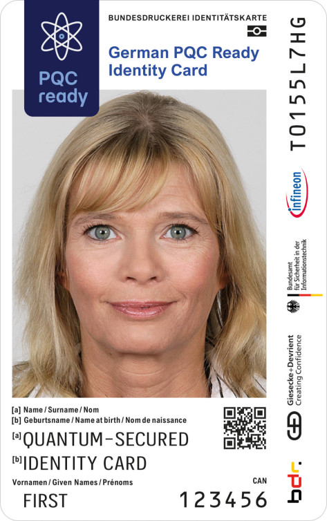 Das Bild zeigt die Vorderseite des PQC Ausweises.